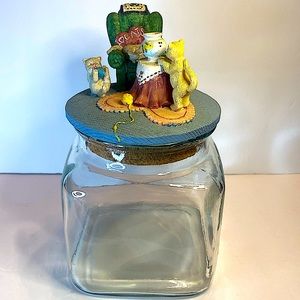 NEW GLASS JAR ADORNED WITH CATS JAR TO STORE DRY CAT FOOD